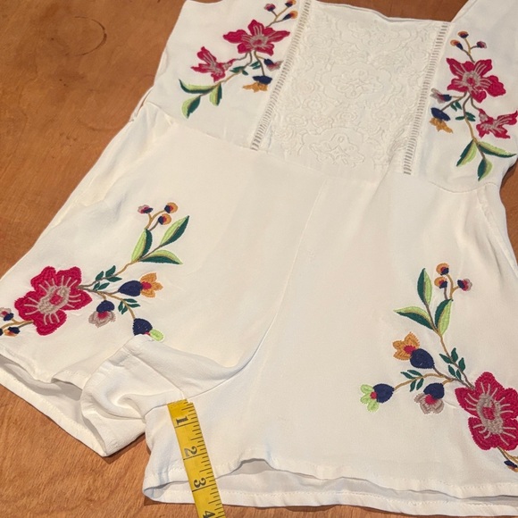 Guess Floral Embroidered White Romper - Picture 11 of 13